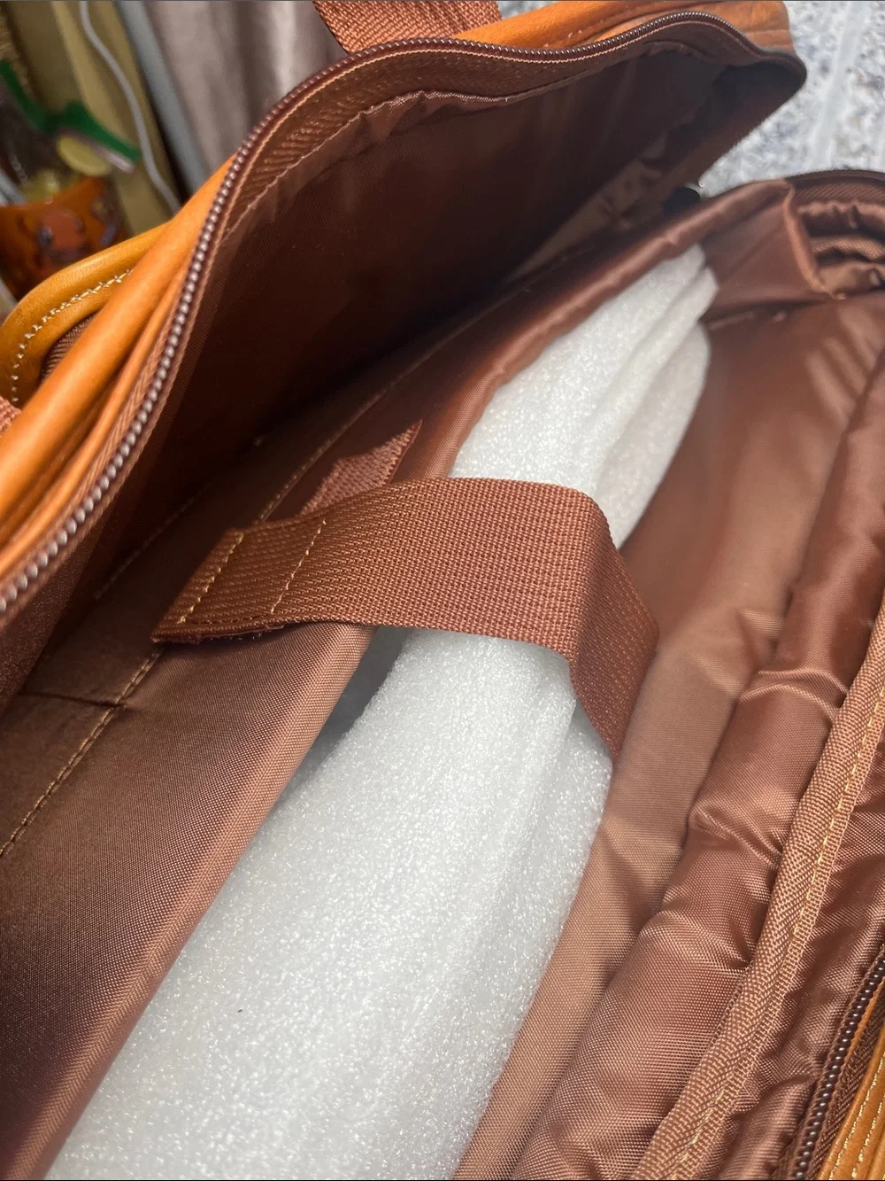Wilsons Tan Leather Messenger Padded Laptop Bag Briefcase Strap & Pockets NEW